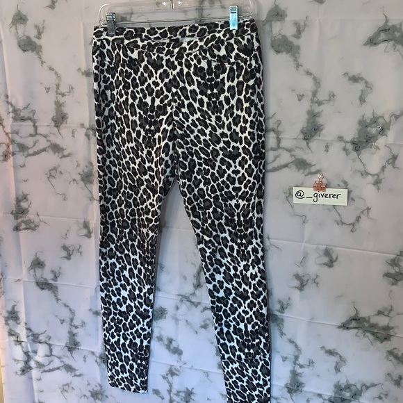 M Hue Snow Leopard Original Jean Patterned Leggings - Picture 4 of 16